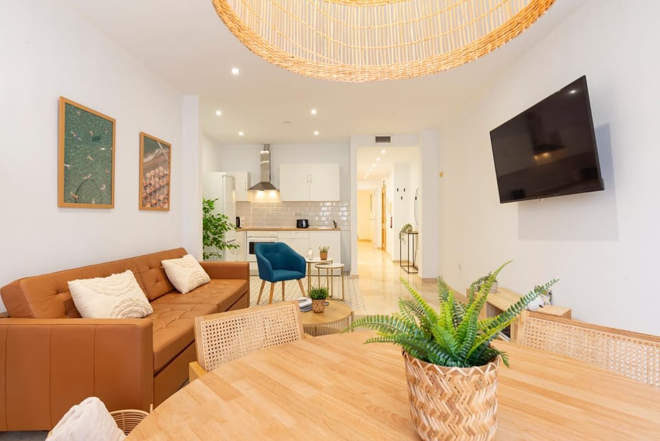 TV and multimedia, Kitchen or kitchenette, Seating area, stove