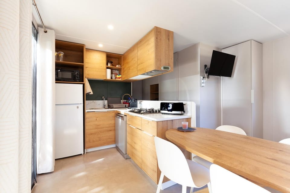 Kitchen or kitchenette, Living room