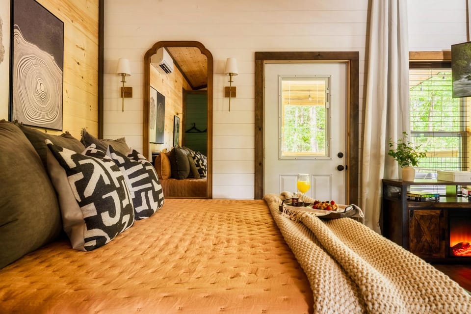 Bed, Bedroom, fireplace