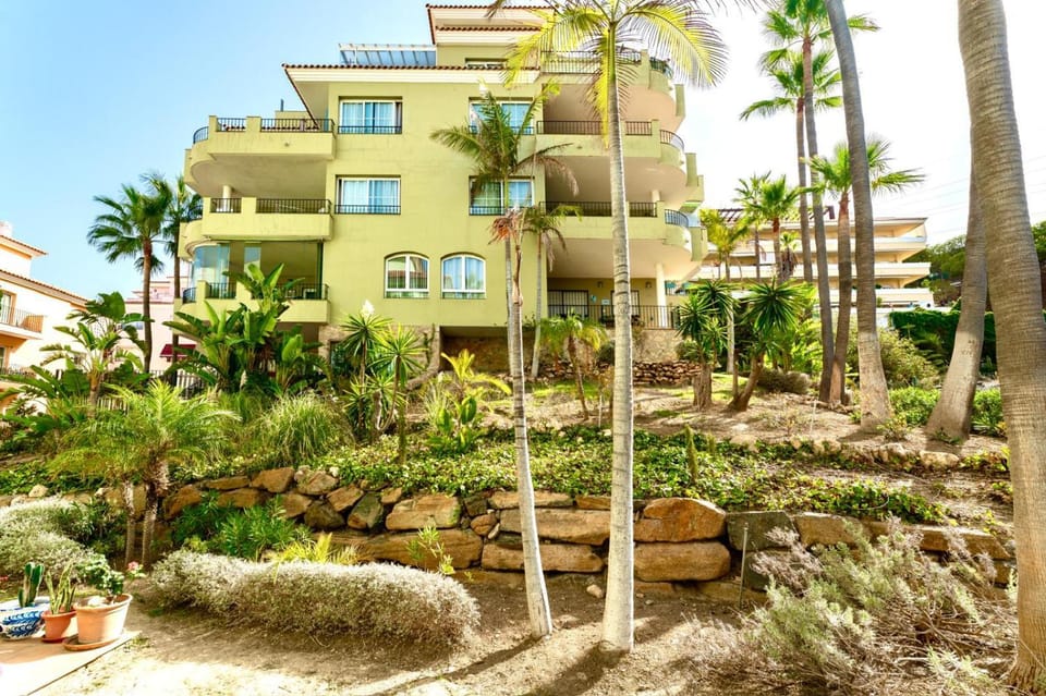 Property building, Day, Garden, Golfcourse, Golfcourse