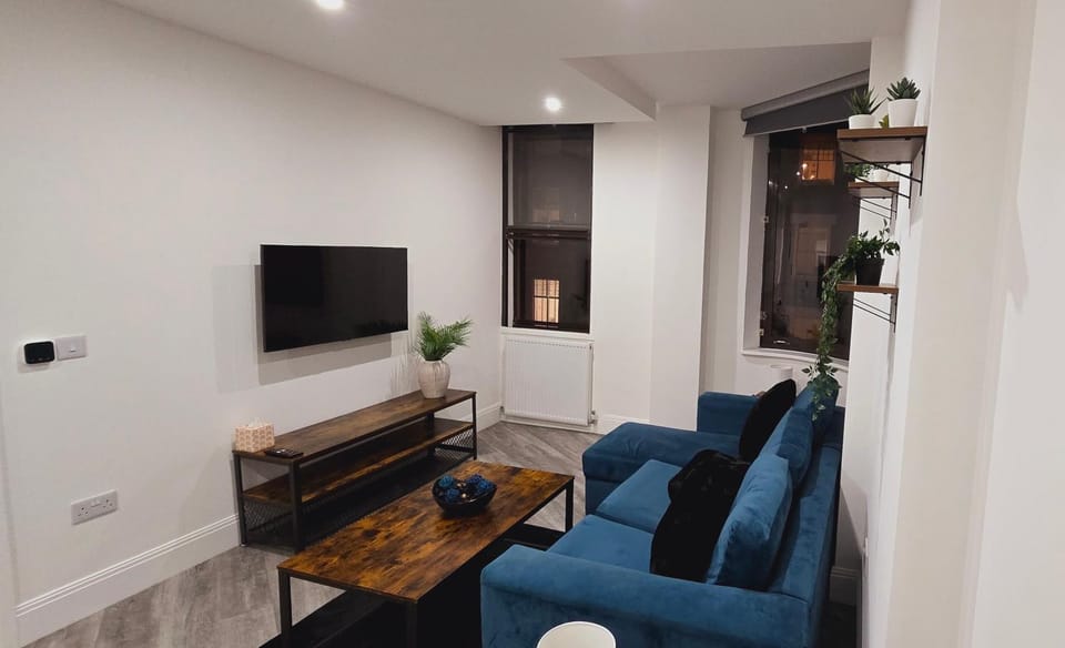 Communal lounge/ TV room, TV and multimedia, Living room, Evening entertainment