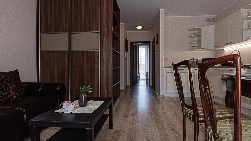 Kitchen or kitchenette, Seating area, Dining area