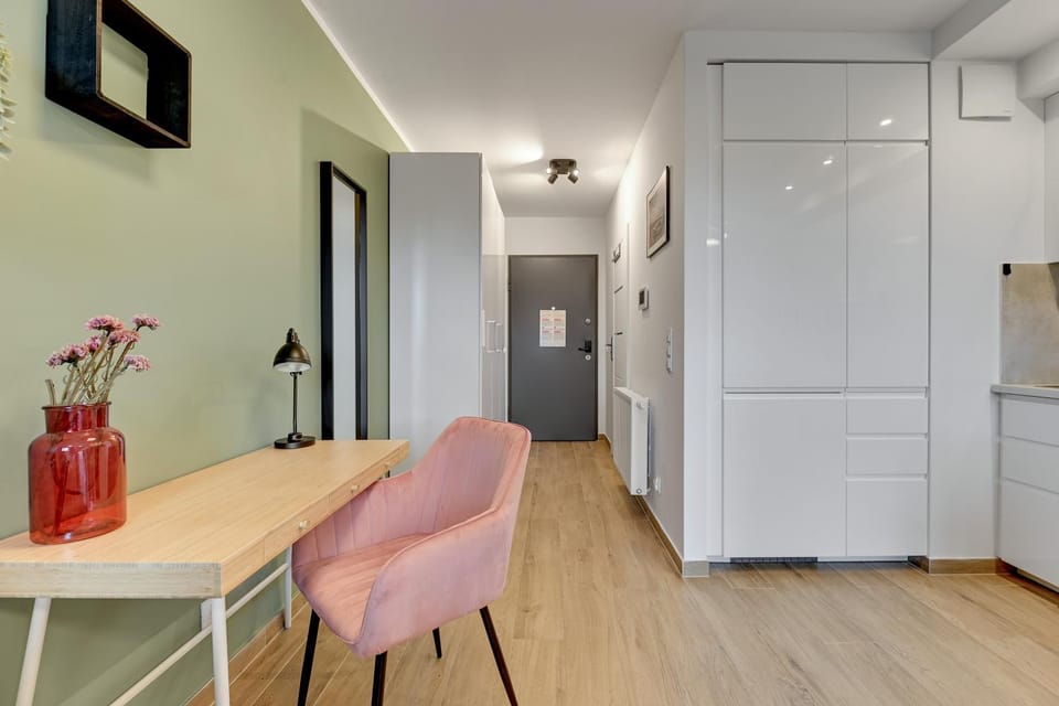 TV and multimedia, Kitchen or kitchenette, Dining area, oven, wardrobe