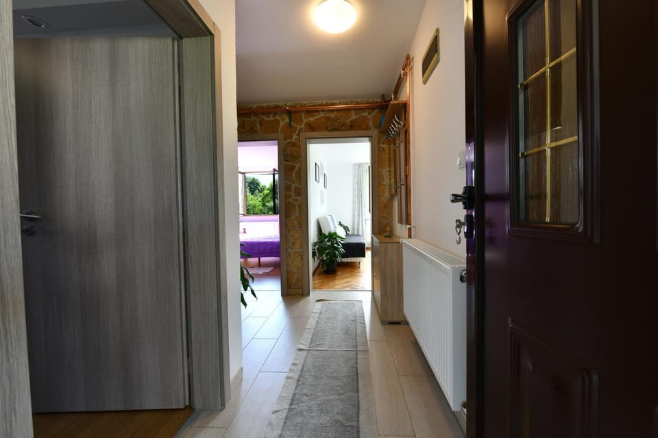 Lobby or reception, Photo of the whole room