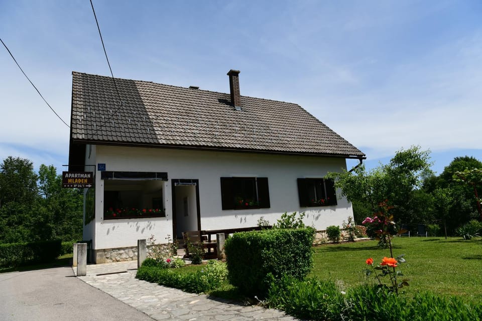 Property building, Day, Garden, Garden view