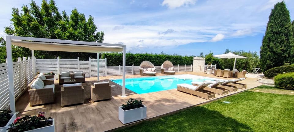 Garden, Garden view, Pool view, Swimming pool, sunbed