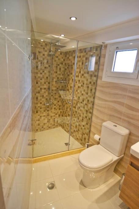 Shower, Toilet, Bathroom
