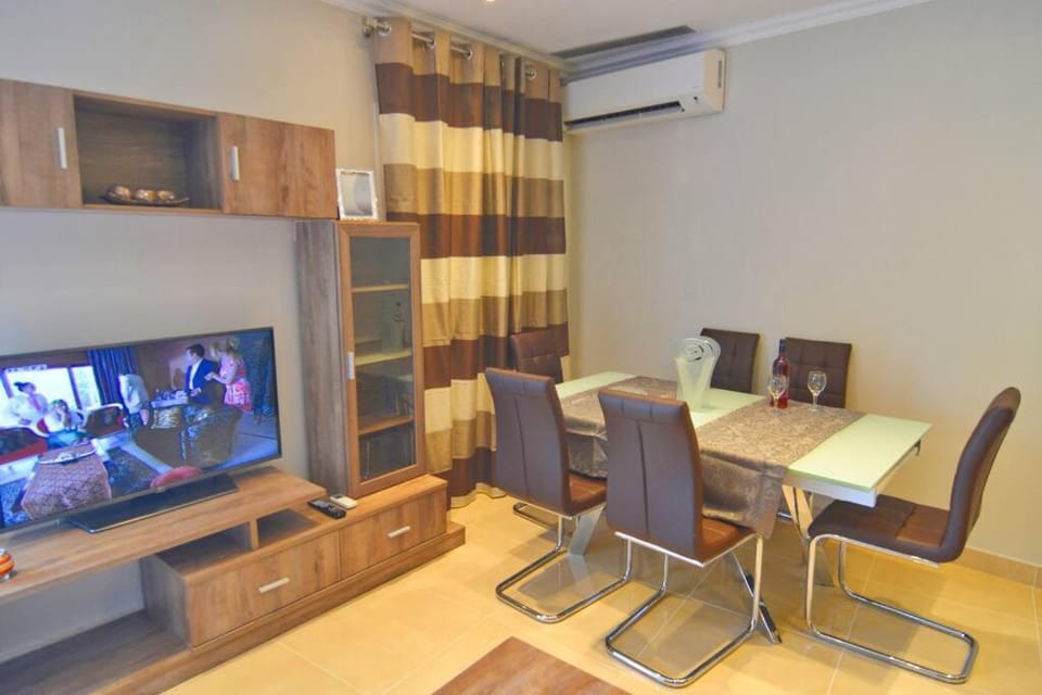 TV and multimedia, Dining area, air conditioner