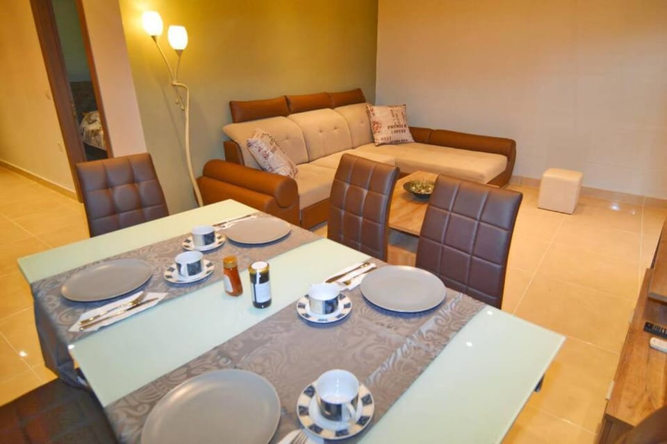 Living room, Seating area, Dining area