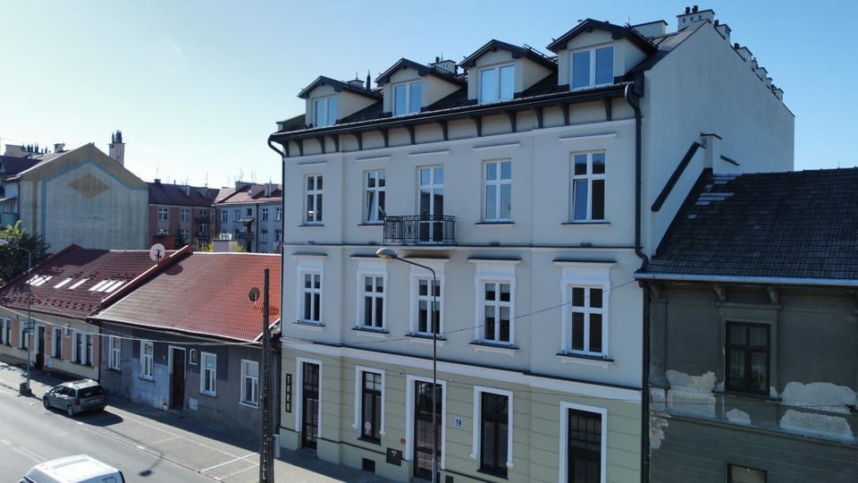 Property building, Day, Street view, Location