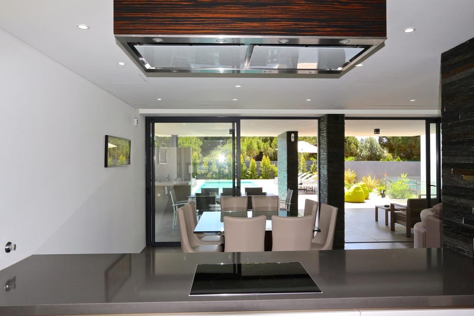 Dining area, Pool view
