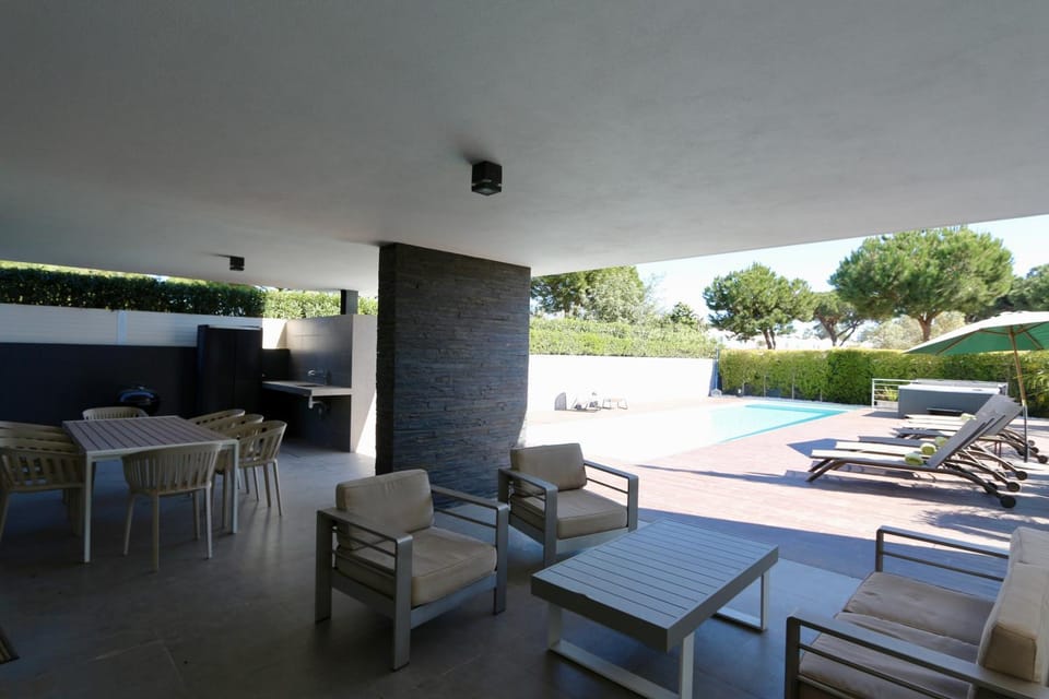 Seating area, Swimming pool, sunbed