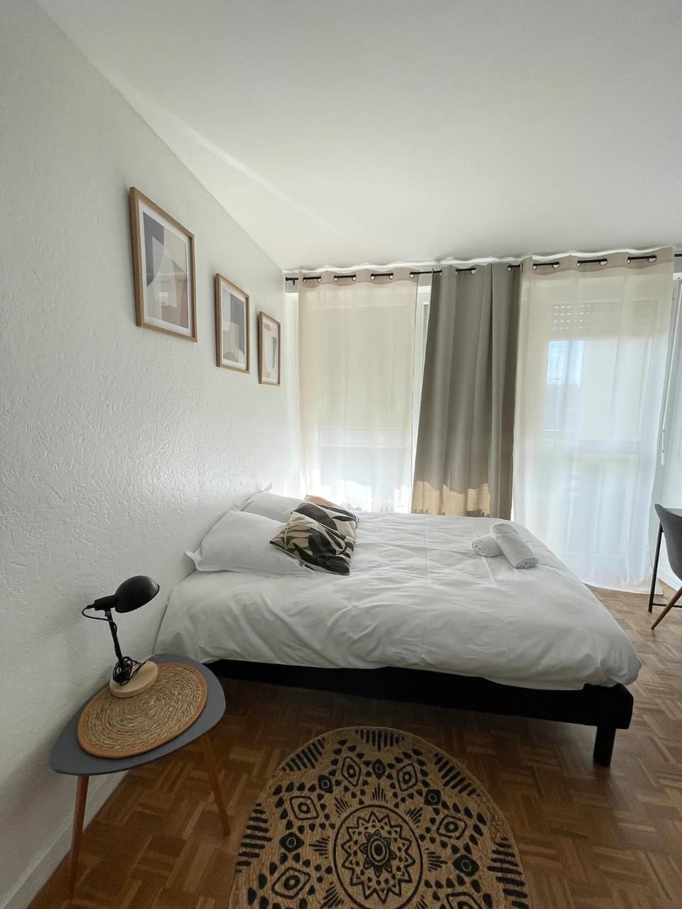 Bed, Photo of the whole room, Bedroom