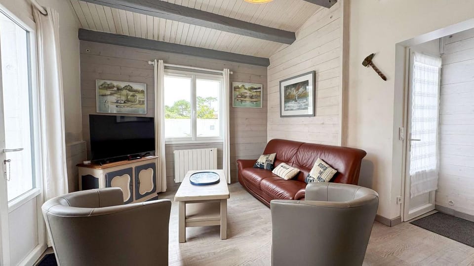 Communal lounge/ TV room, TV and multimedia, Living room, Seating area