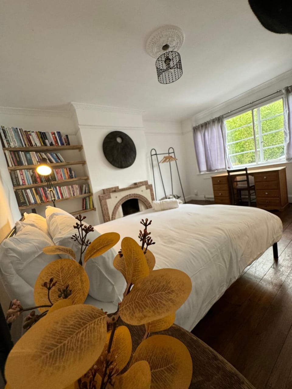 Photo of the whole room, Bedroom