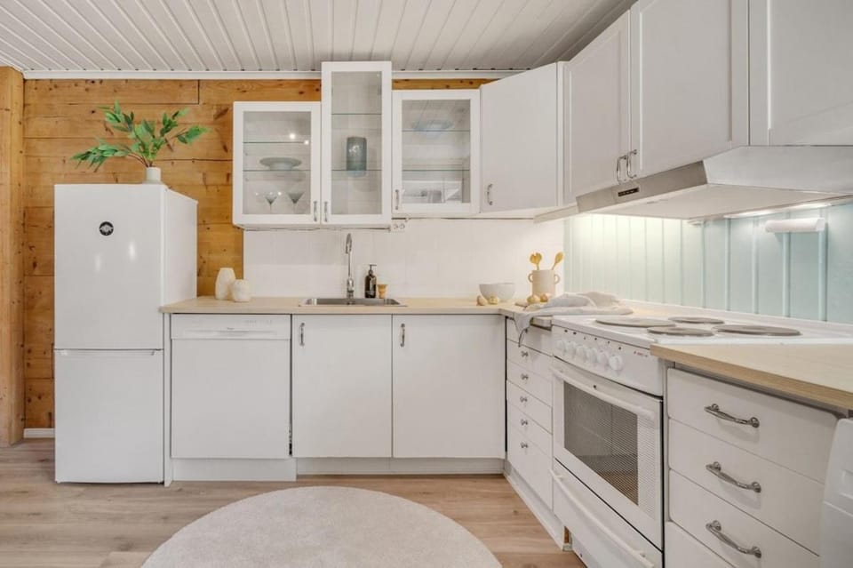 Cozy Hideaway with Private Balcony and Self Check In Apartment in Bergen