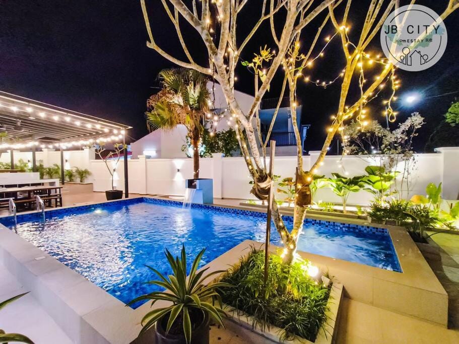 Night, Garden, Pool view, Swimming pool