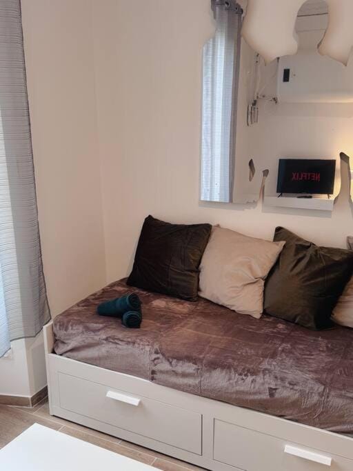 Twinsroom2 Wifi 2pers Accès 24sur7 Apartment in Île-de-France