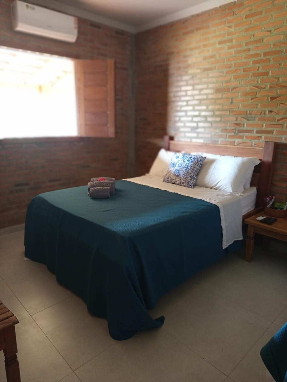 Bed, Photo of the whole room, Bedroom, air conditioner