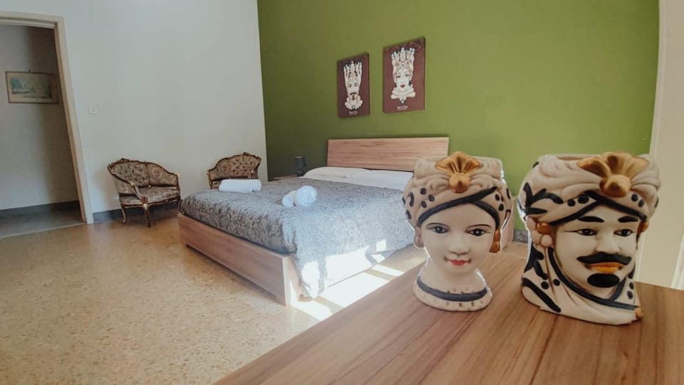 Bed, Living room, Photo of the whole room, Bedroom