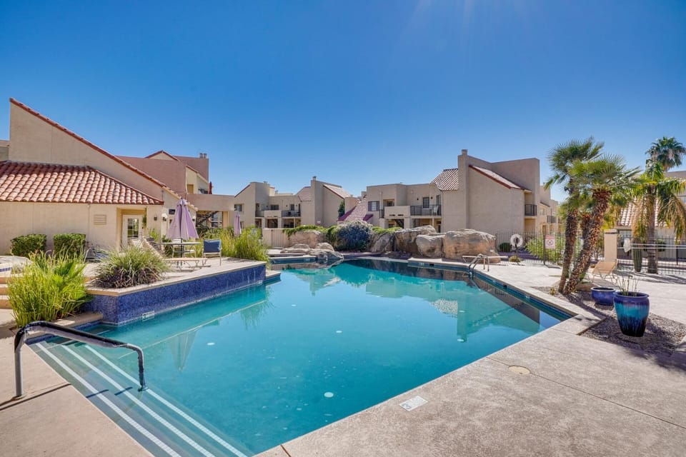 Pool & Hot Tub: Updated Tucson Condo w/ Workspace House in Catalina Foothills