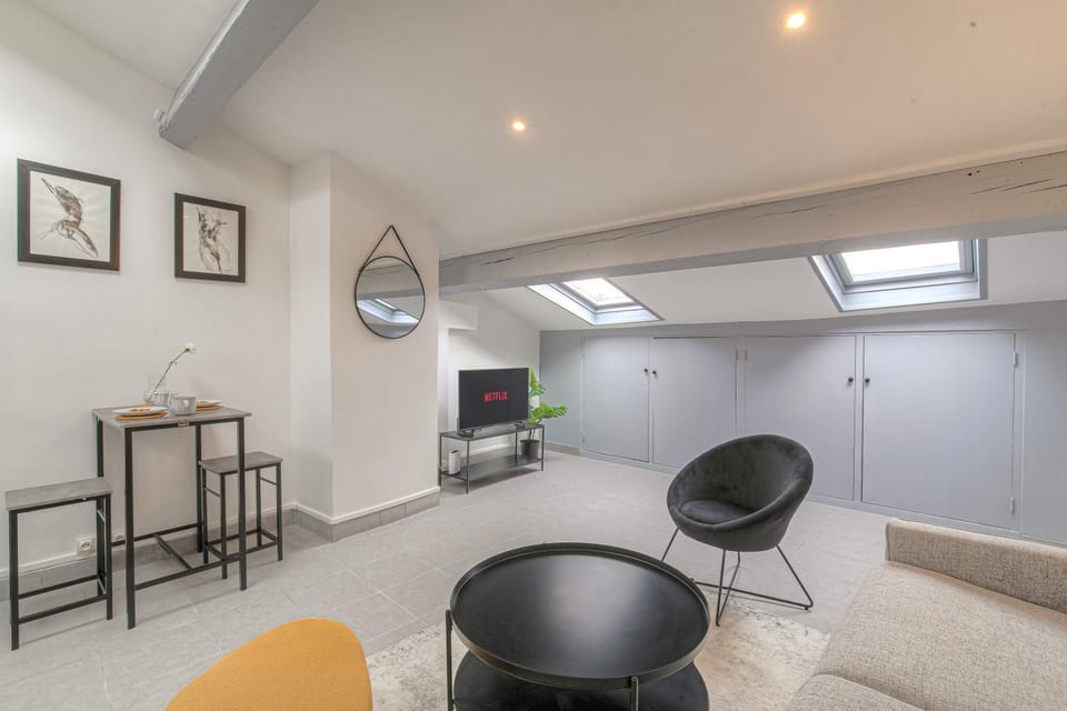 TV and multimedia, Living room, Dining area