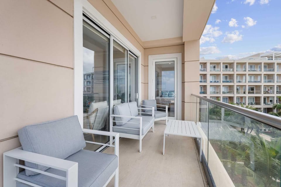 Beach View - Vista Paradiso 2BR condo - LV410 House in Noord