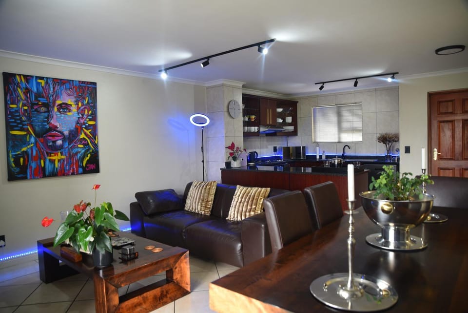 Living room, Seating area, kitchen