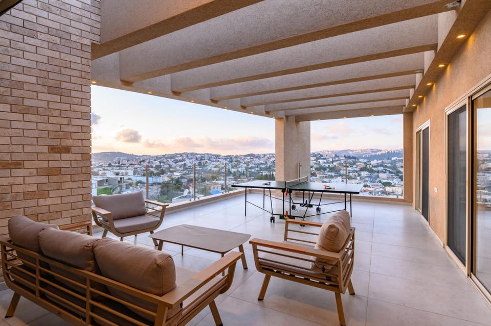 Patio, Natural landscape, View (from property/room), Balcony/Terrace, Seating area, Mountain view