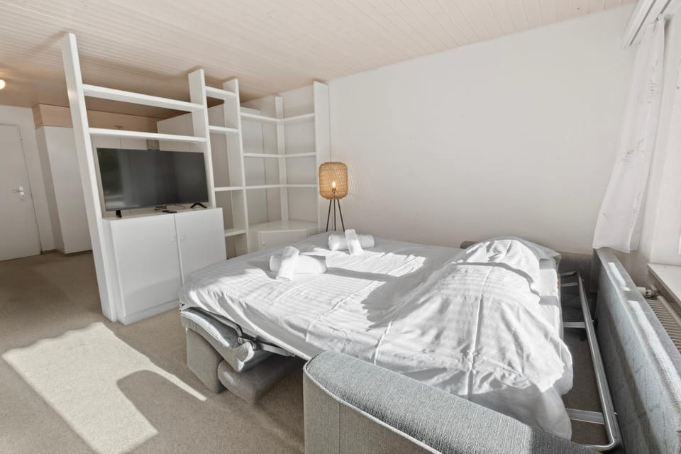 Bed, TV and multimedia