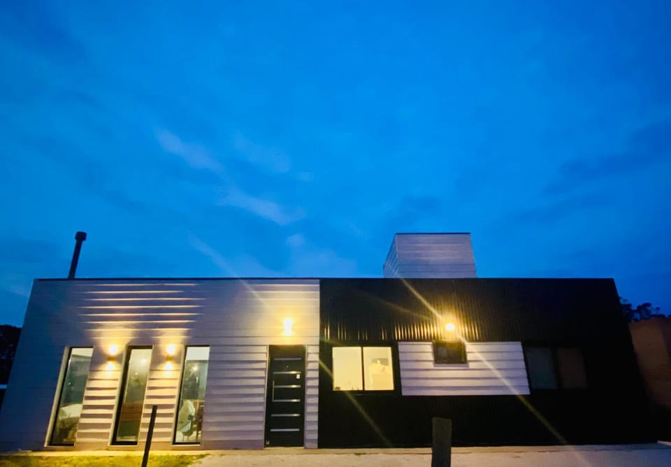 Facade/entrance, Night