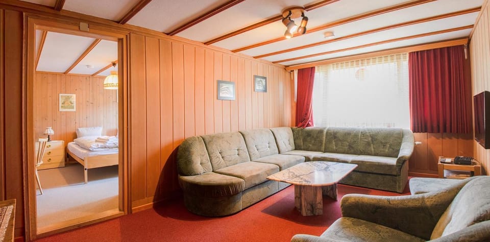 Chalet Suveran 2 Apartment in Arosa