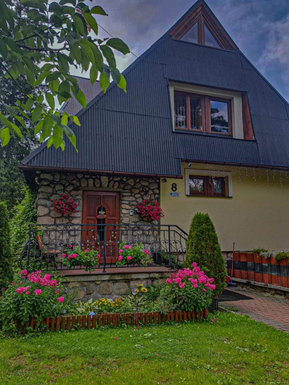 Property building, Spring, Day, Garden, Garden view