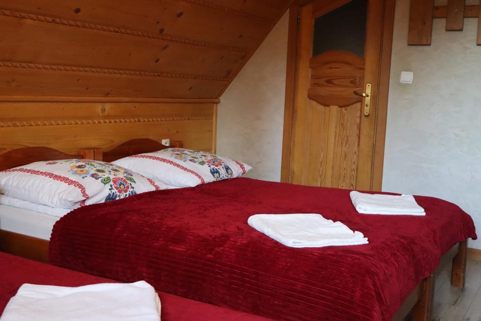 Bed, Photo of the whole room, towels