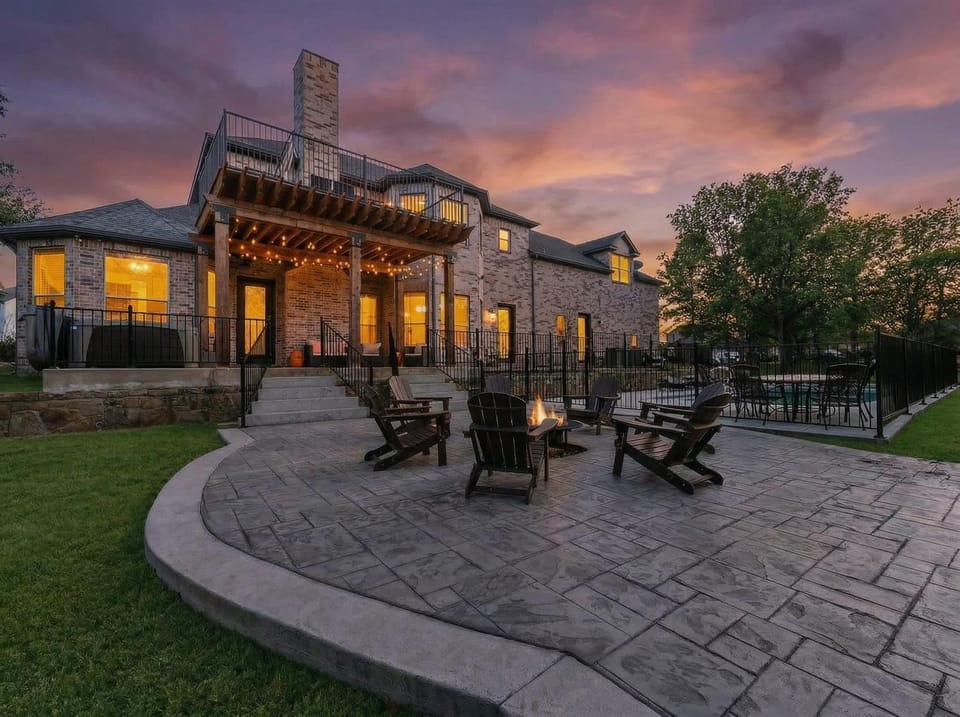 Shady Shores Lake House - Hot Tub Dog-Friendly House in Lake Lewisville