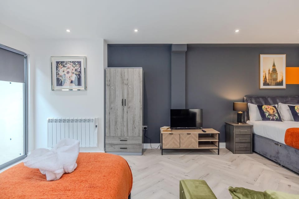 Spacious Apartment Next to Brighton Beach Sleep 6 Apartment in Hove