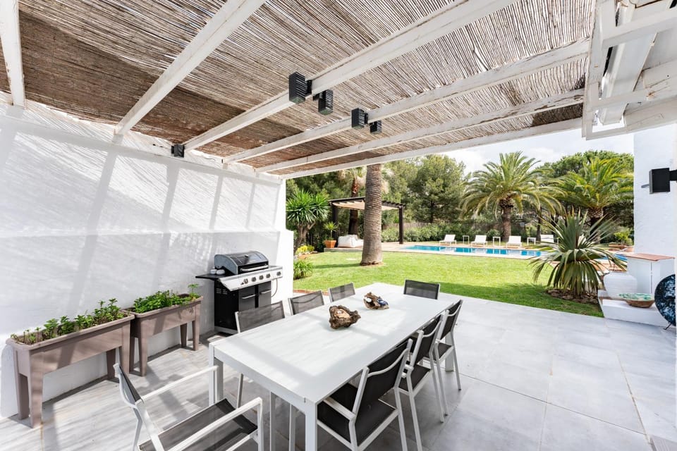 Property building, Balcony/Terrace, Living room