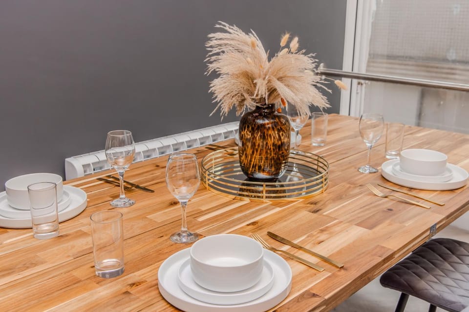 Perfect Holiday Home I 3 Bedroom I 2 Bathroom I Sleep 10 Guests Apartment in Brighton