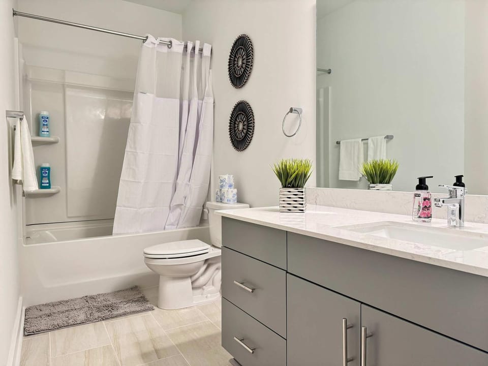 Shower, Toilet, Bathroom, Bath, towels