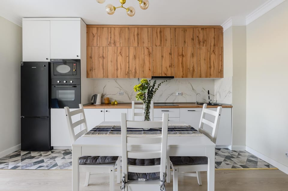 Kitchen or kitchenette, Dining area, oven