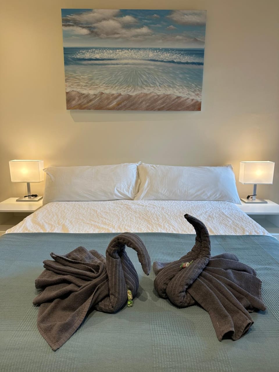 Bed, Bedroom, towels