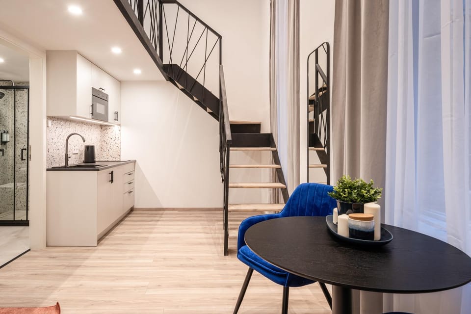 Kitchen or kitchenette, Dining area, Breakfast, minibar, oven, pet friendly, stove
