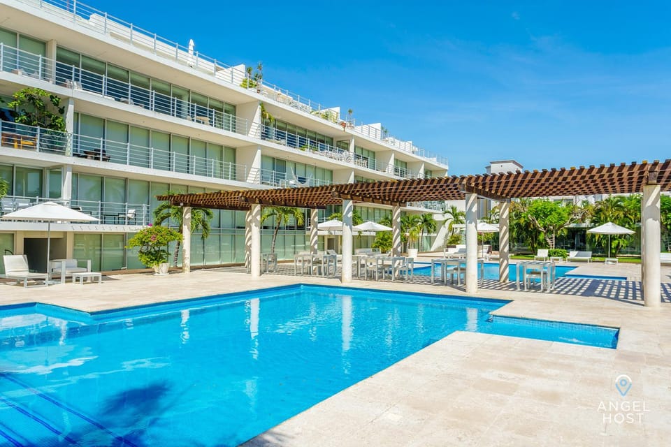 Property building, Swimming pool