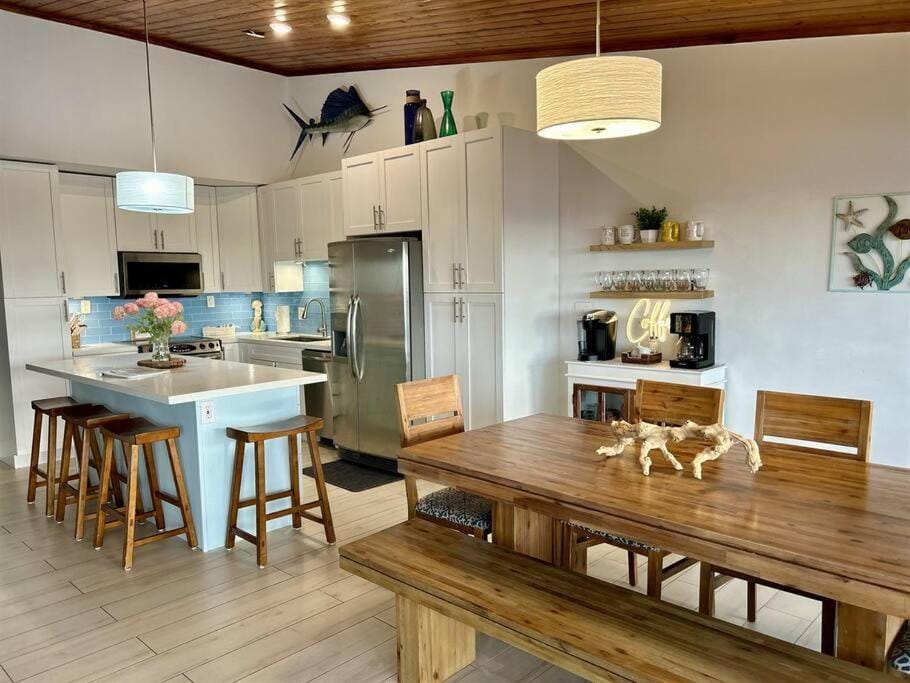 Sunrise Escape - Ocean Front Villa - Sleeps 10 Apartment in Key Largo