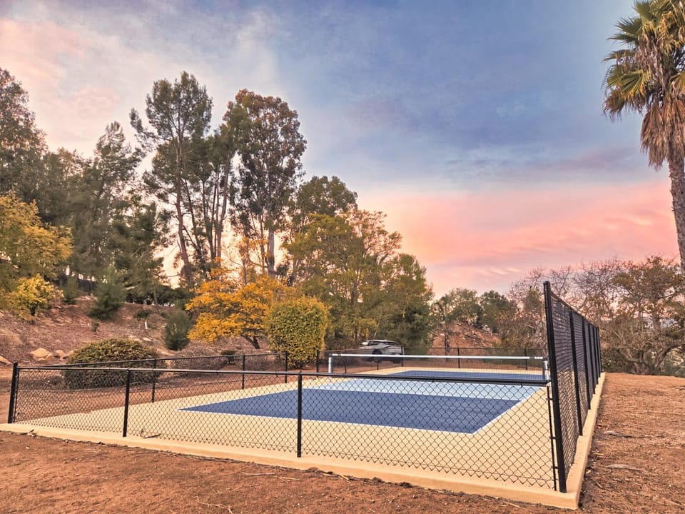 Casa Via Zara - Sweeping Mountain Views with Pool House in Fallbrook