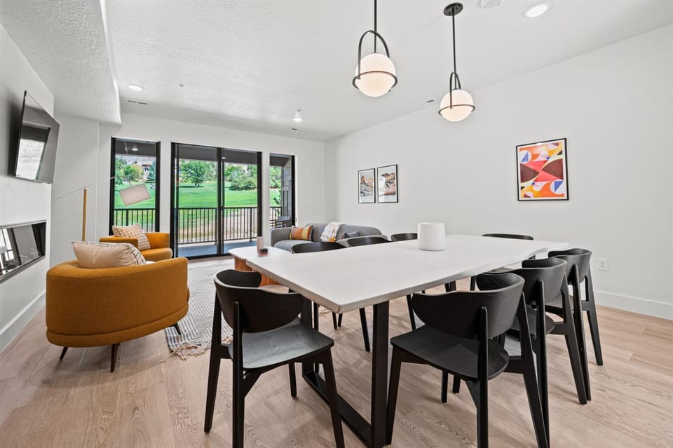 TV and multimedia, Living room, Dining area