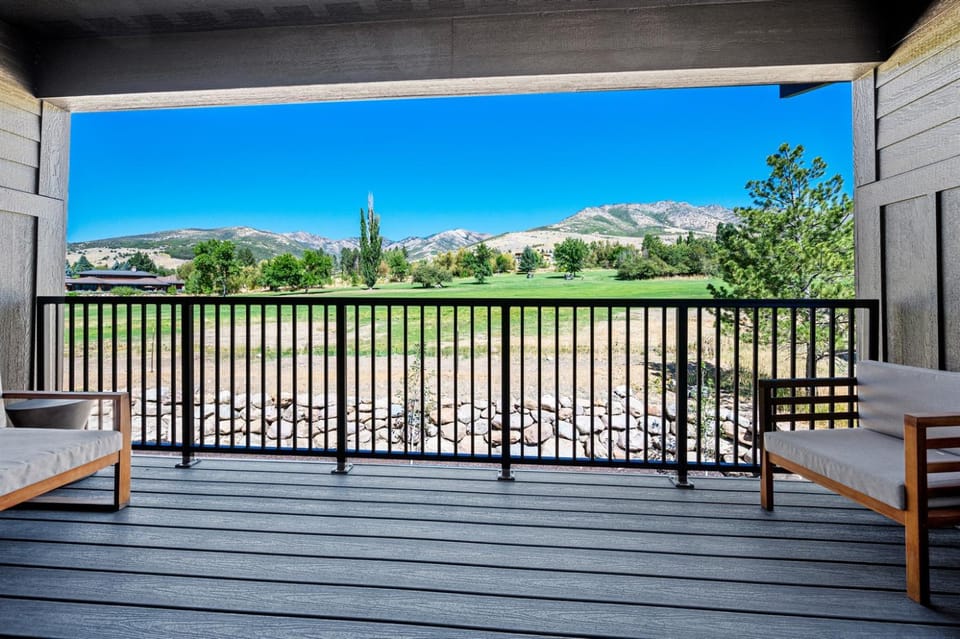 Balcony/Terrace, Balcony/Terrace, Mountain view