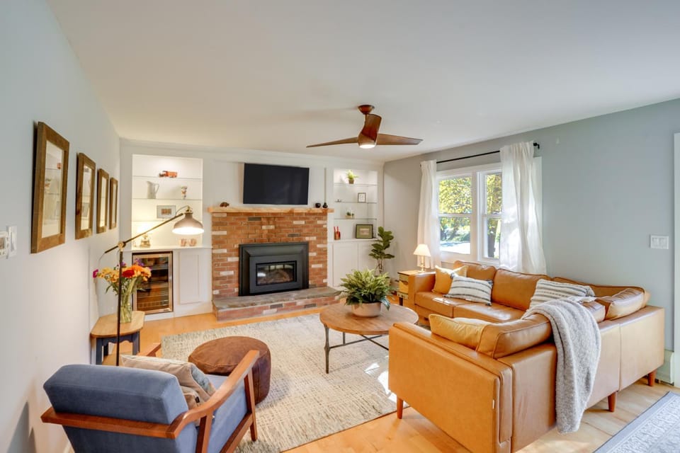 1 Mi to Dtwn: Cottage w/ Large Yard in Stockbridge House in Stockbridge