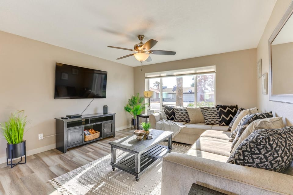 Families w/ Pets! Glendale Gem w/ Backyard Oasis House in Glendale