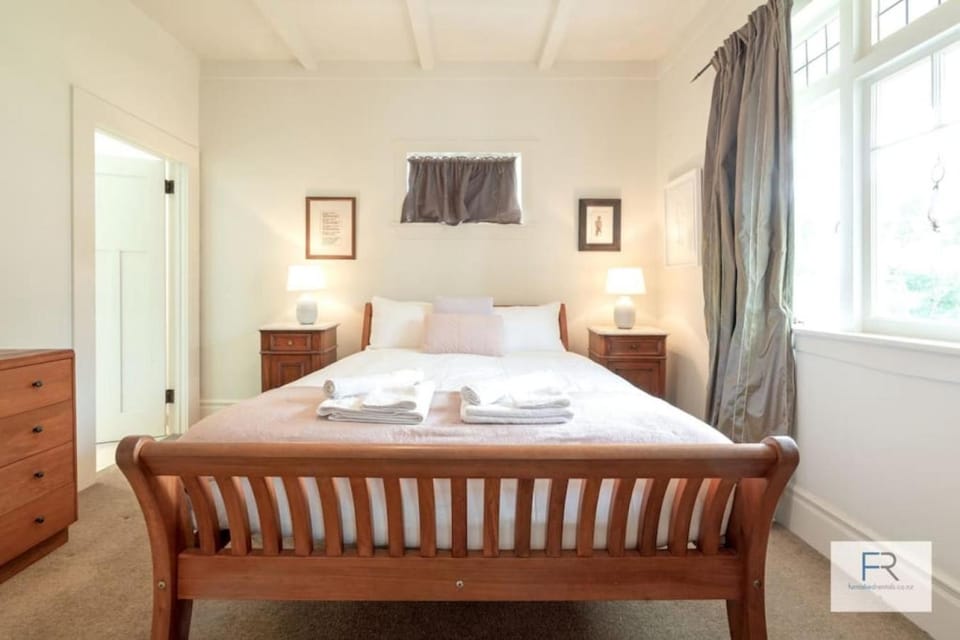 Grand Mount Eden Villa House in Auckland